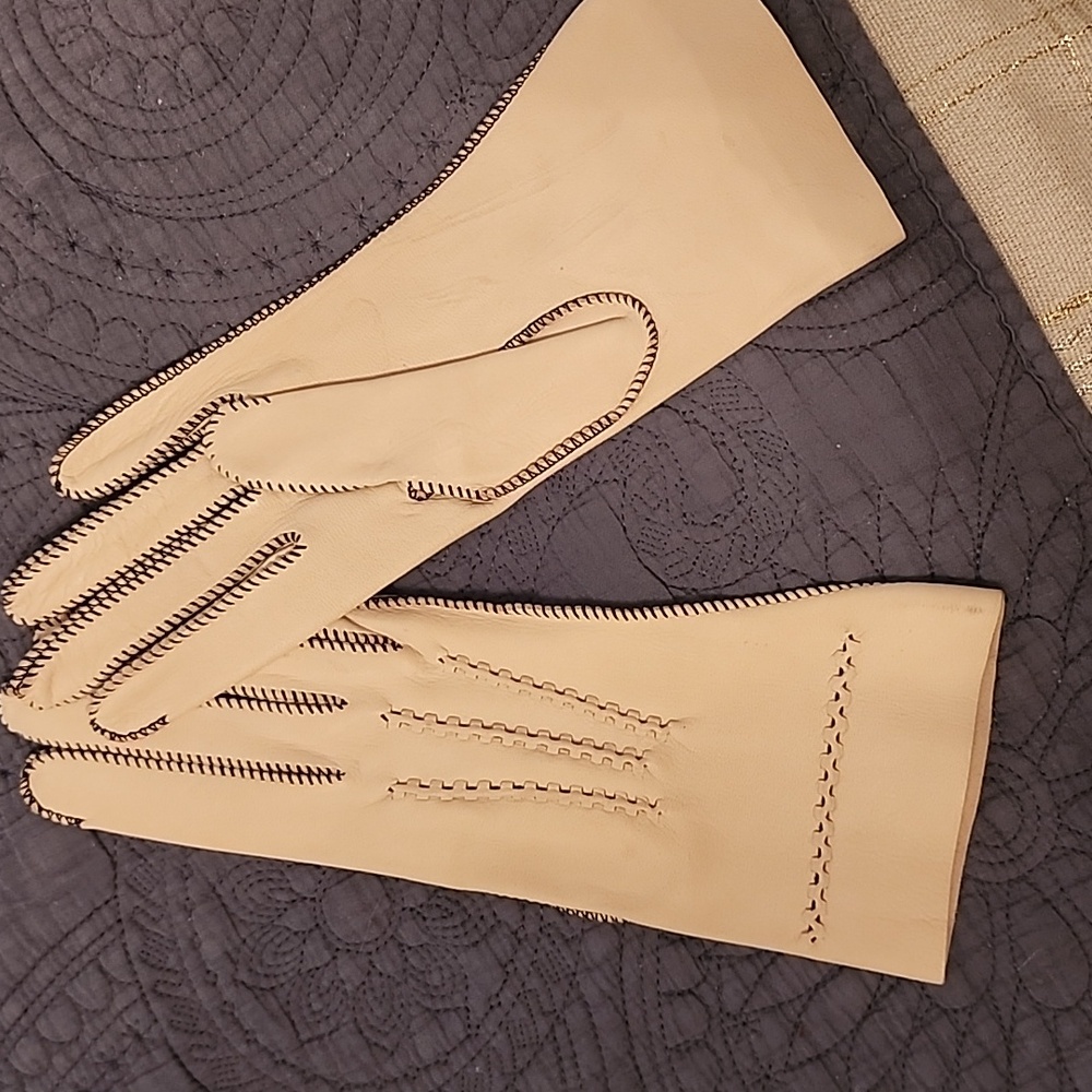 Vintage Off White Cream Soft Delicate Deerskin Stitch Detail Gloves Table Cut 6